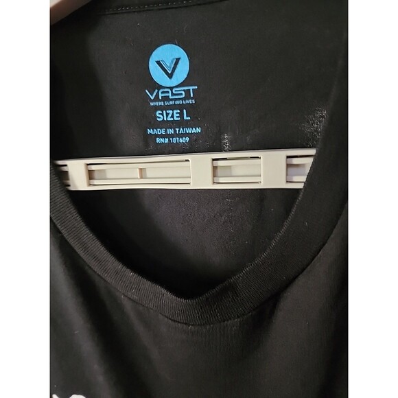Vast Life Surf Graphic T Shirt Large NWT Yogi Sprints B7 Streetwear Nice Beach - Picture 3 of 5